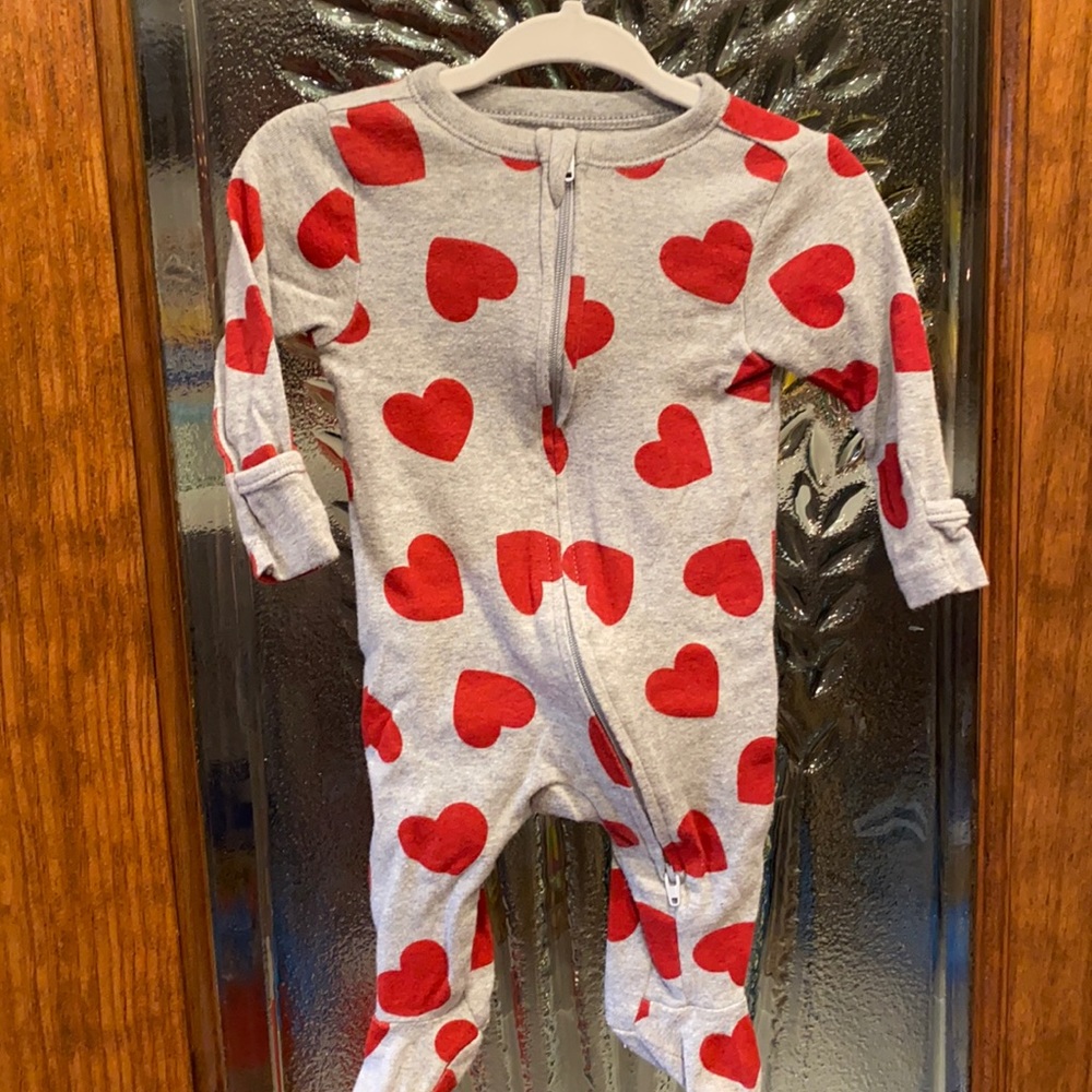 Old Navy, 0-3 months, grey with red hearts